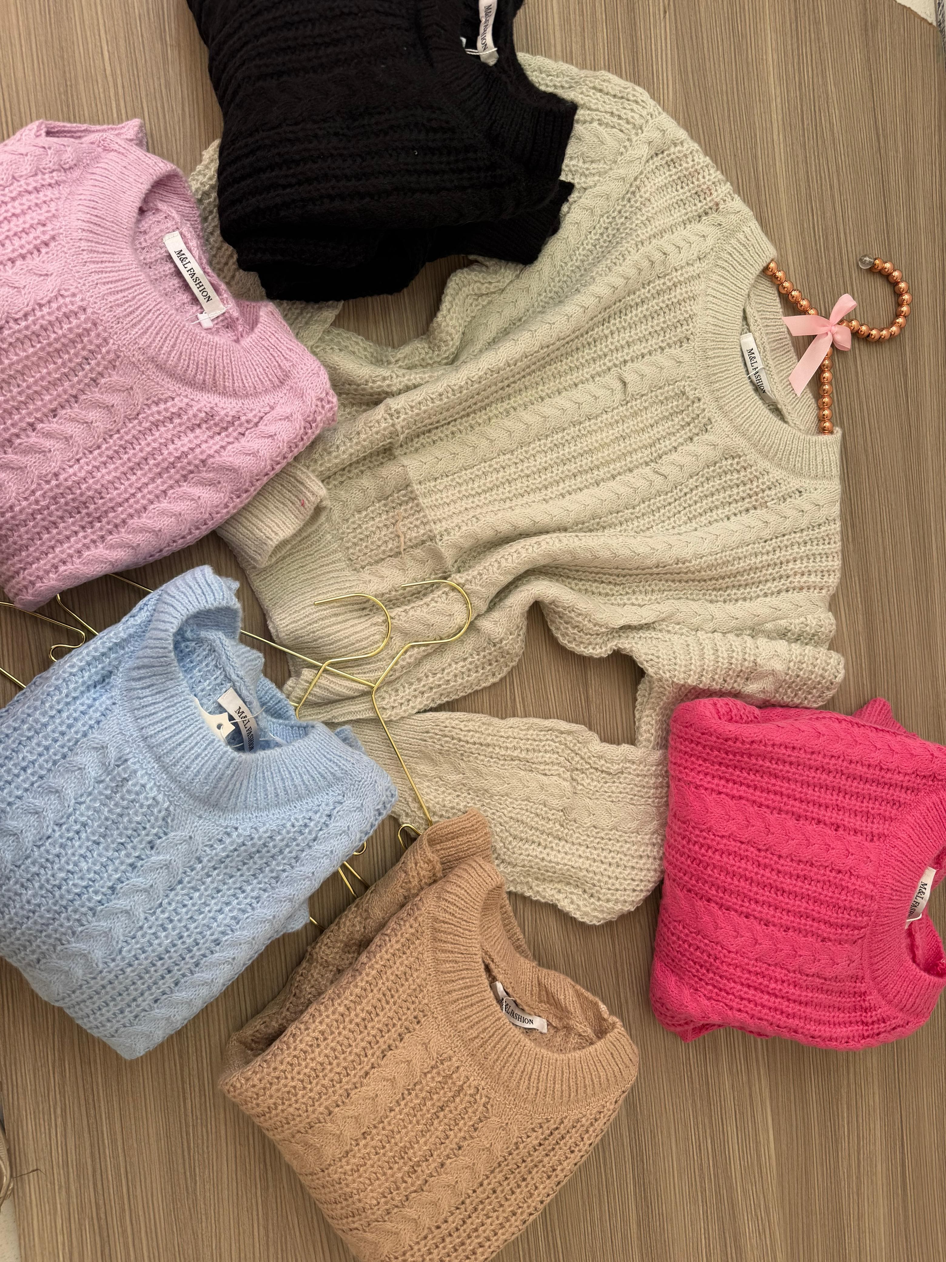 Modelo luciendo prenda de Palo de Rosa